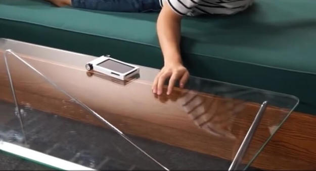 走動的智能手機.jpg 走動的智能手機.jpg